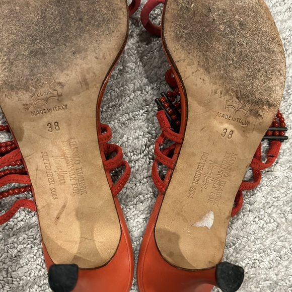 Manolo Blahnil orange kitten heels - Picture 4 of 4